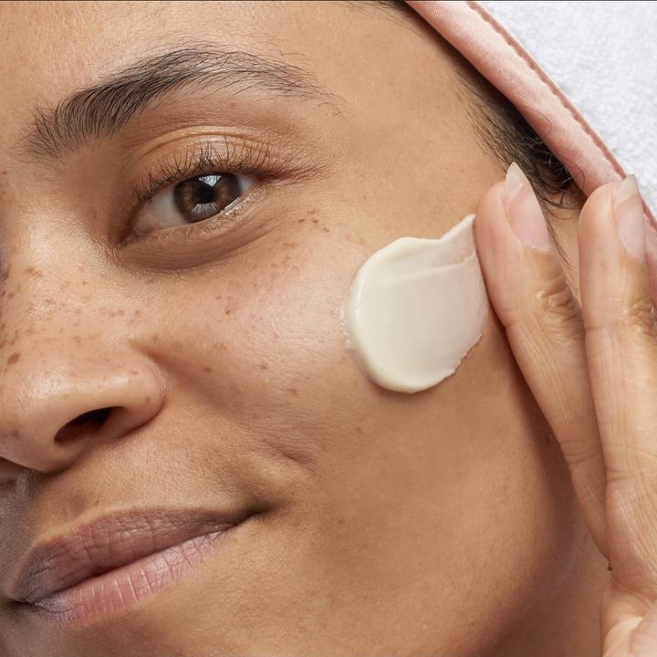 Floral face cream with hyaluronic acid. - ESSENCE BEAUTY BOX